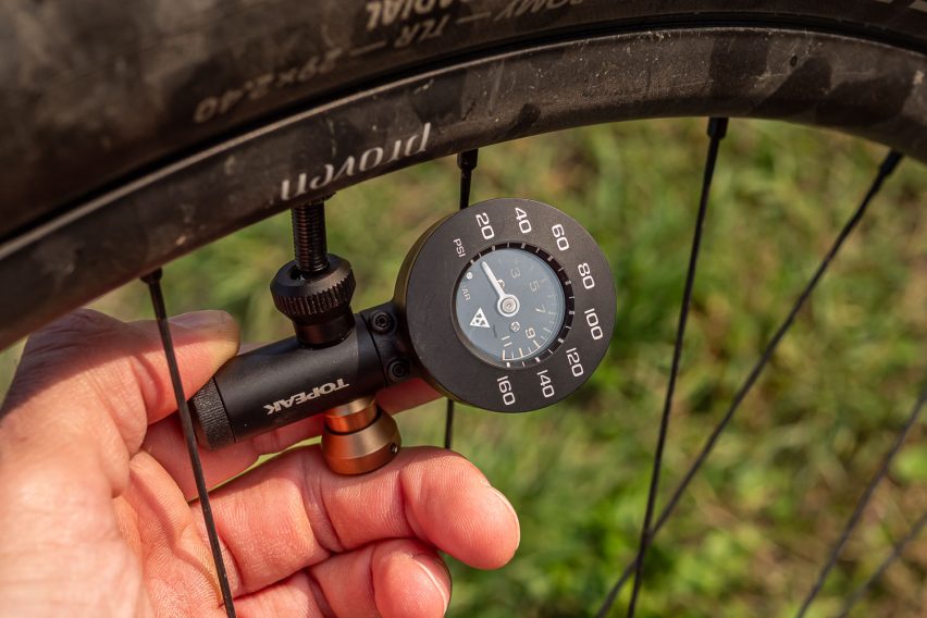 Topeak Airbooster G+ - manometro analogico con adattatore CO2 - 03