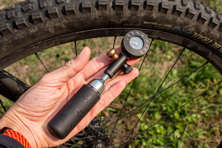 Topeak Airbooster G+ - manometro analogico con adattatore CO2 - 04