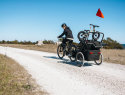 Thule Chariot 2 con bicicletta da bambino fissata sul rimorchio - cover