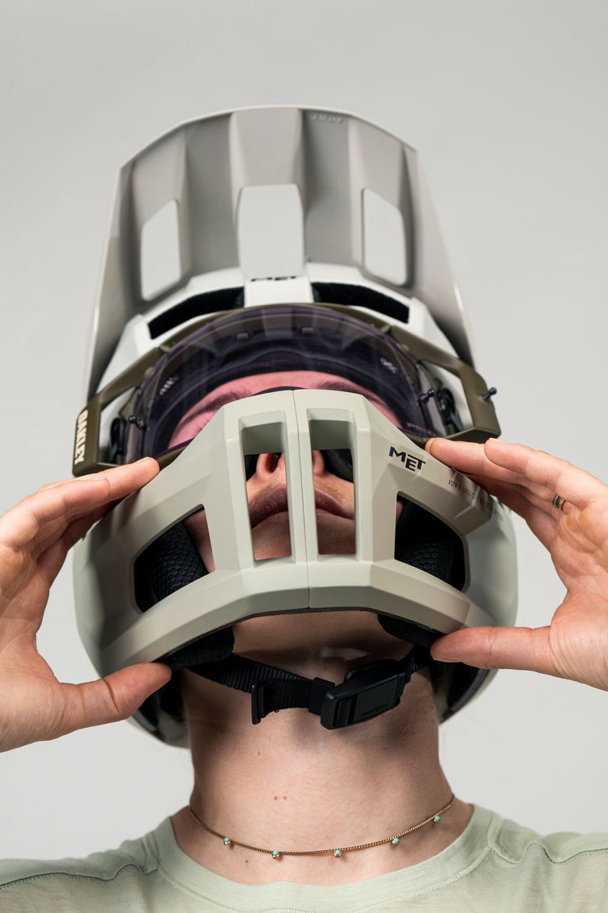 met parachute mcr 2 - casco integrale convertibile - lifestyle 5