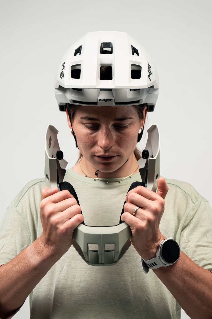met parachute mcr 2 - casco integrale convertibile - lifestyle 4