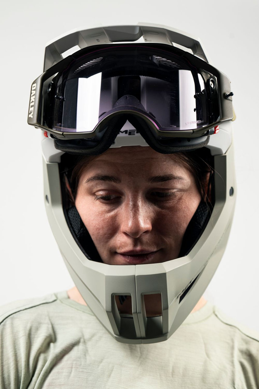 met parachute mcr 2 - casco integrale convertibile - lifestyle 1