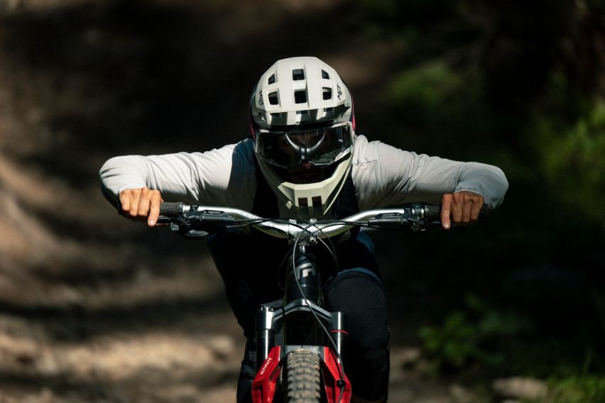 met parachute mcr 2 - casco integrale convertibile - action